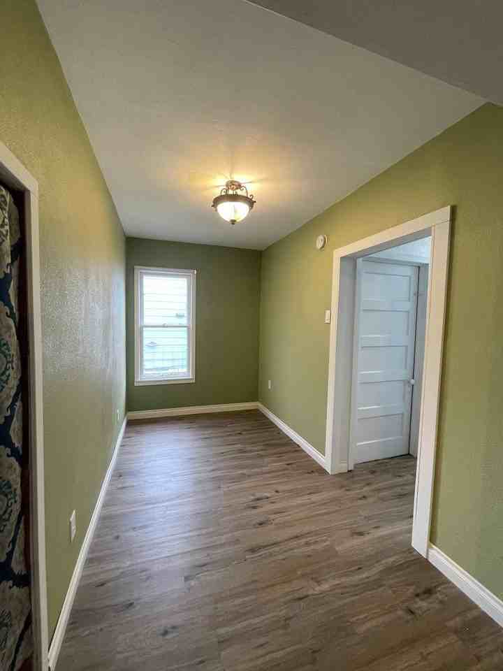 112 W Park Ave - Photo 4 of 18