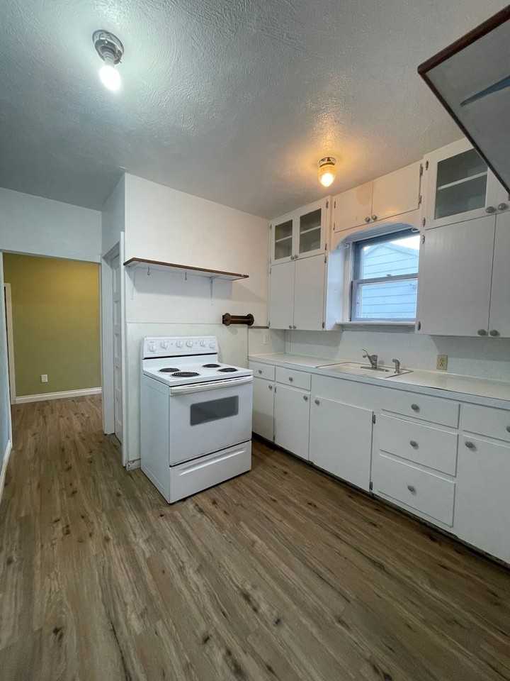 112 W Park Ave - Photo 5 of 18