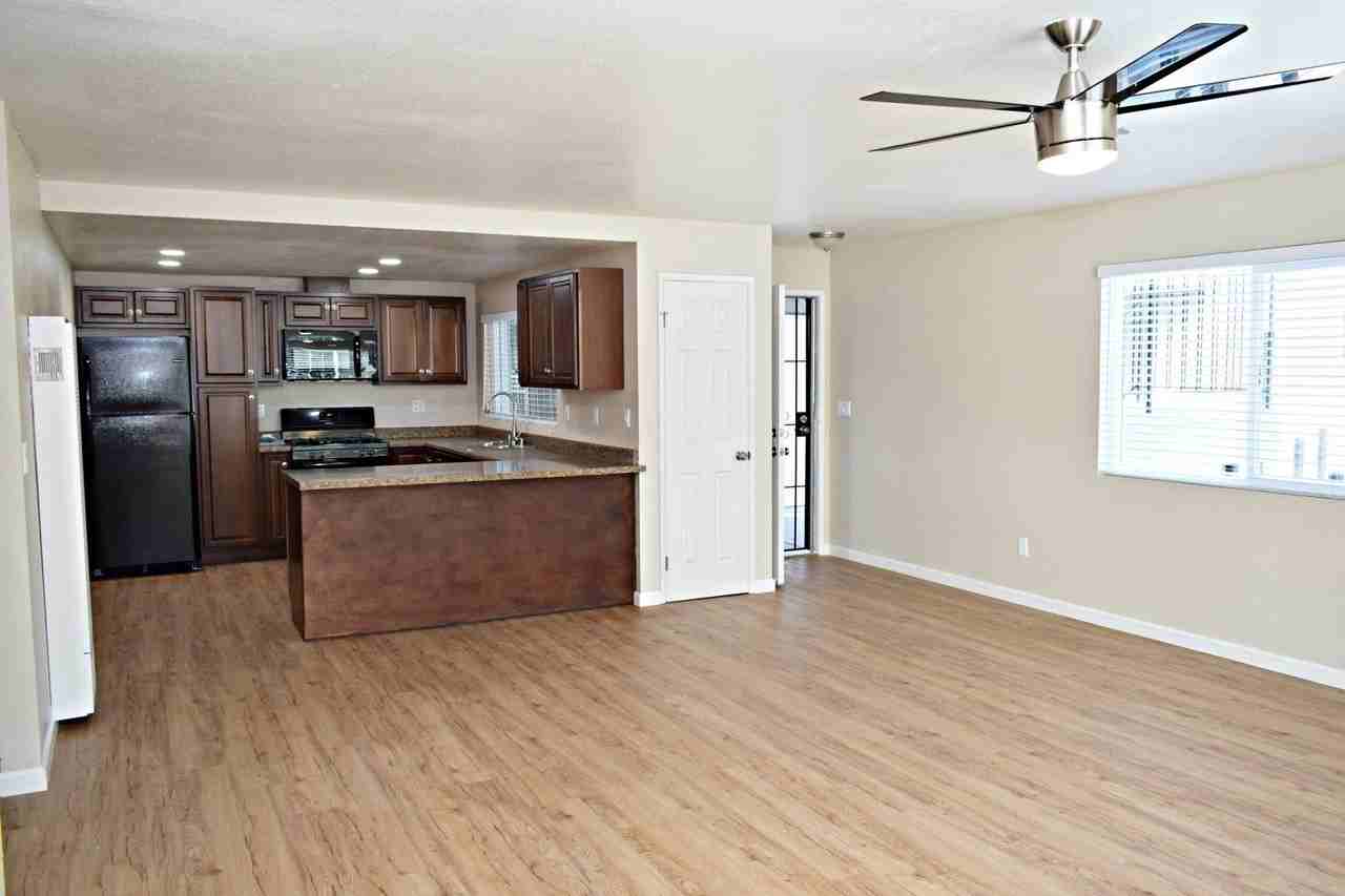 2216 W Dunlop St - Photo 2 of 14