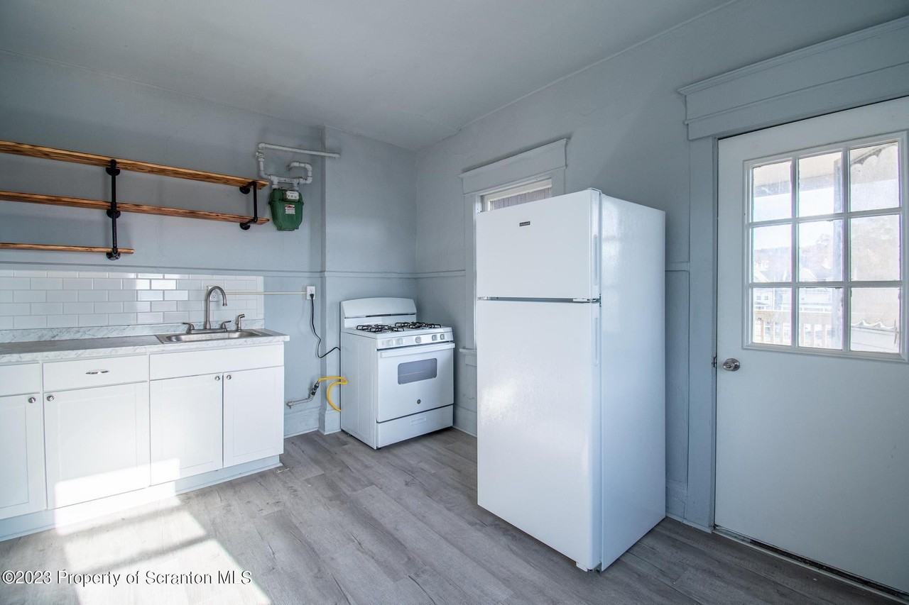 318 Taylor Ave Apt 2 - Photo 2 of 17