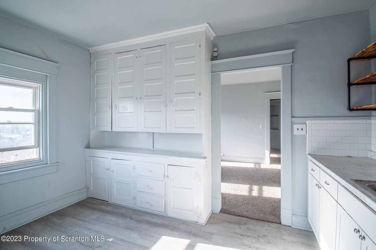 318 Taylor Ave Apt 2 - Photo 3 of 17