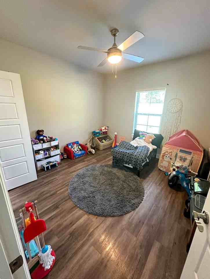 19332 Cedarpark Pl - Photo 3 of 9