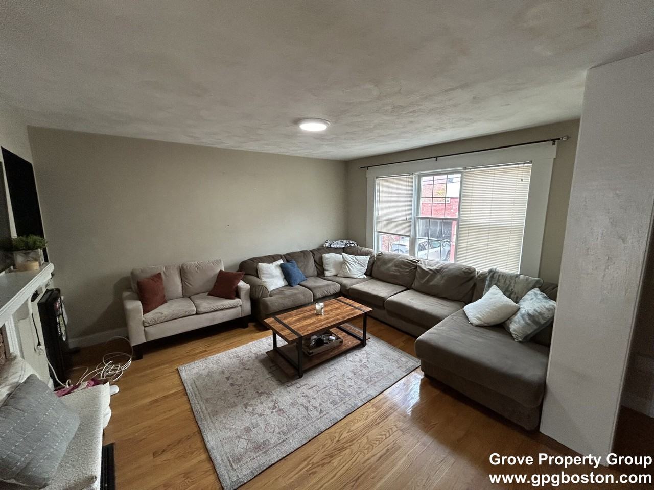 379 Silver St - Photo 2 of 30