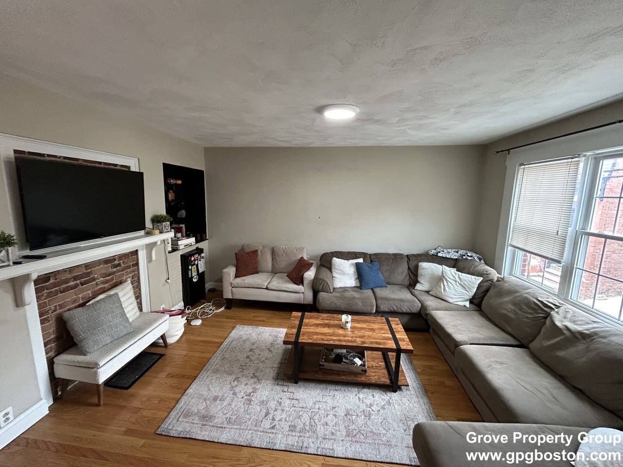 379 Silver St - Photo 3 of 30