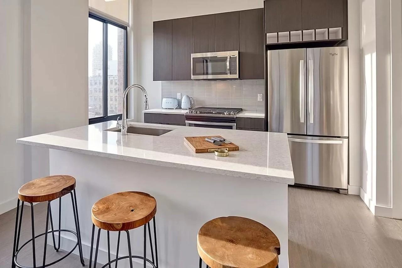 135 Essex St - Photo 3 of 12