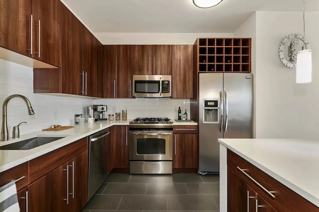 100 Jefferson St - Photo 2 of 12