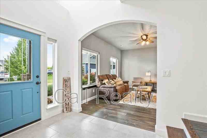 2522 W Juliann Ct - Photo 2 of 25