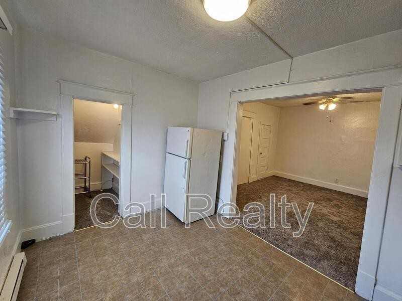 1423 W Maxwell Ave #2 - Photo 3 of 7