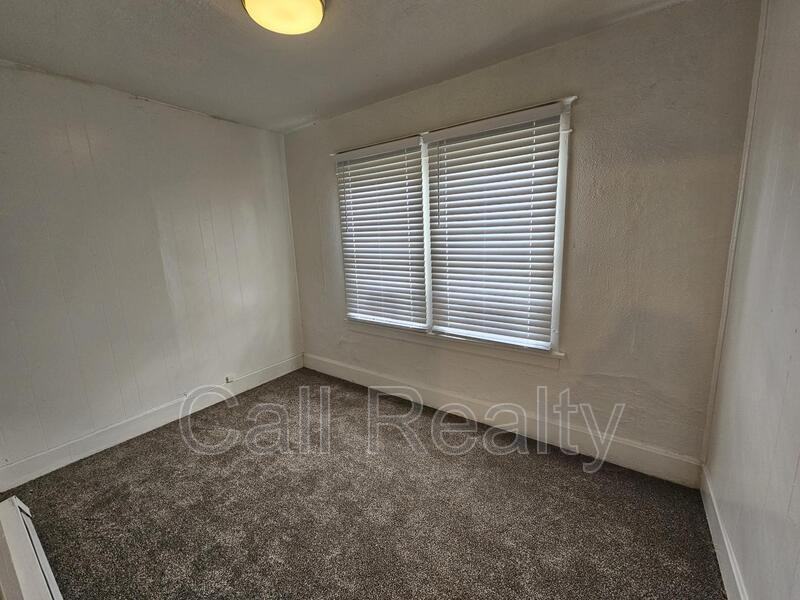 1423 W Maxwell Ave #2 - Photo 5 of 7