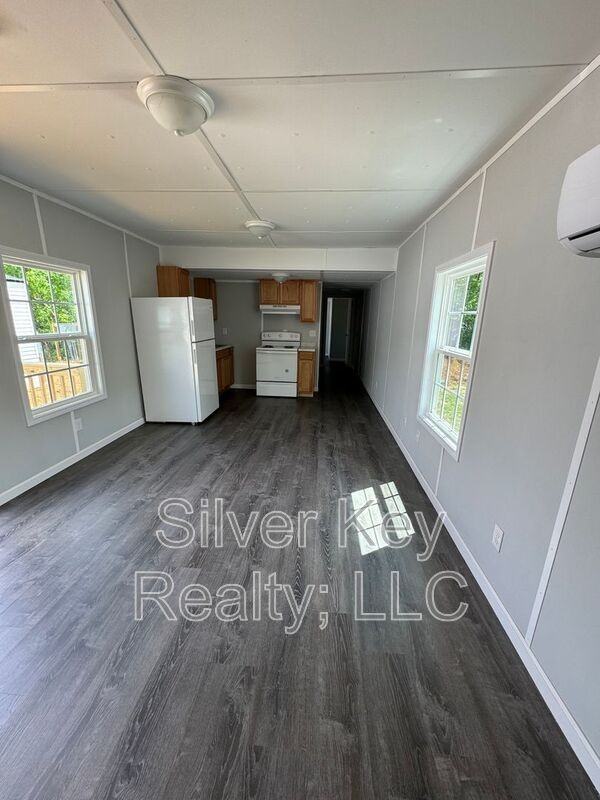 1004 S Jackson St #A8 - Photo 3 of 10