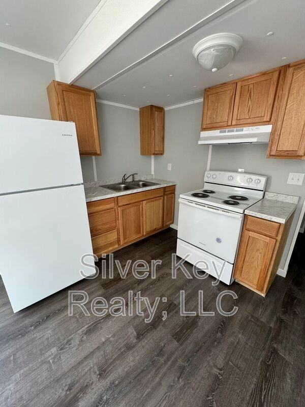 1004 S Jackson St #A8 - Photo 4 of 10
