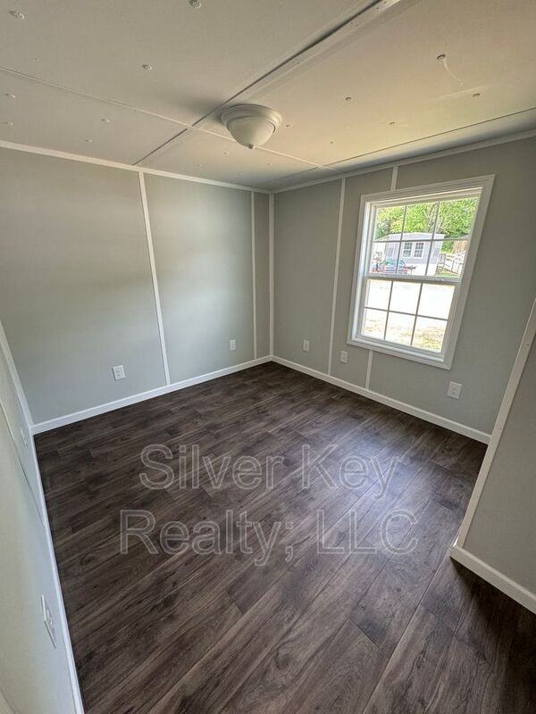 1004 S Jackson St #A8 - Photo 5 of 10