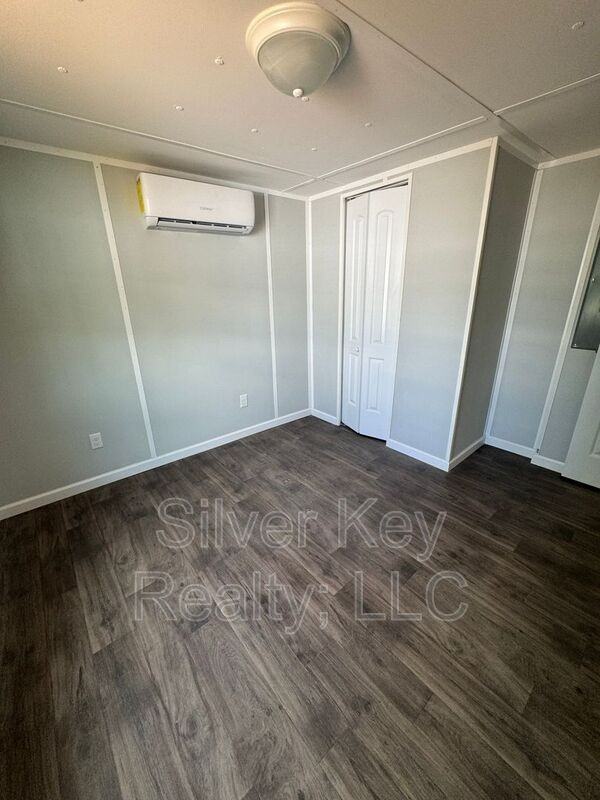 1004 S Jackson St #A8 - Photo 7 of 10