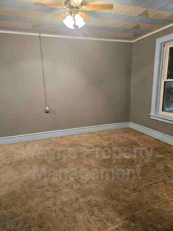 546 2nd St #6 - Photo 2 of 9