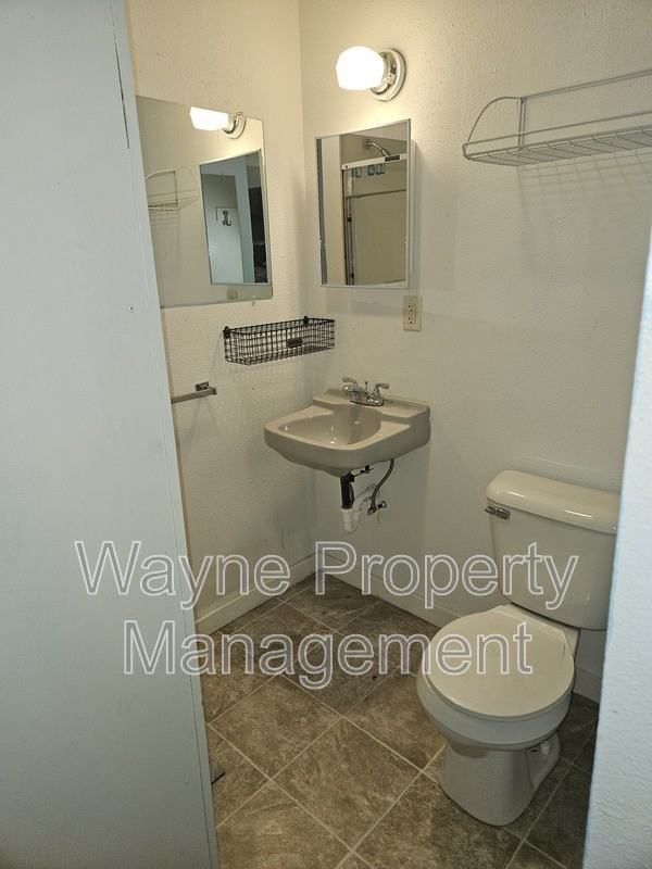 546 2nd St #6 - Photo 4 of 9