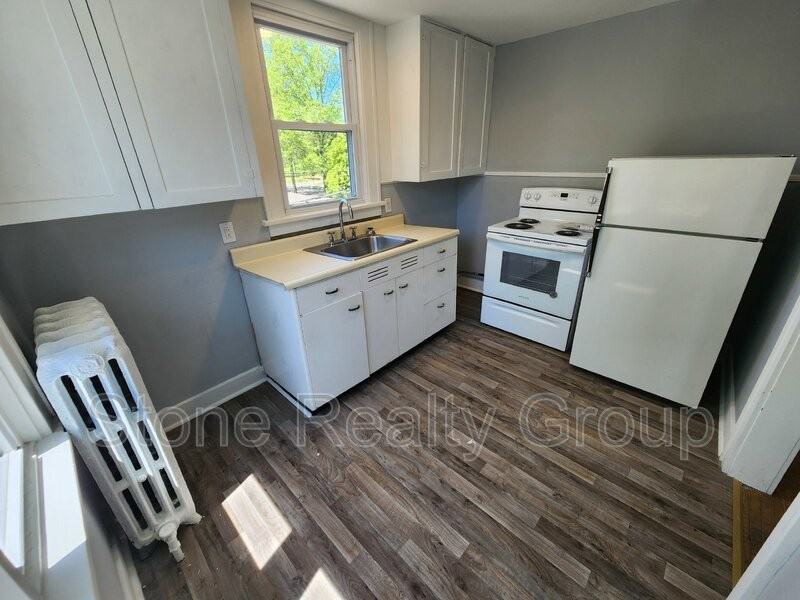 2226 N 10th St #2 - Photo 3 of 8