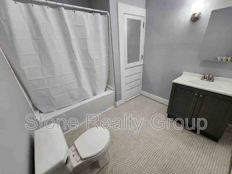 2226 N 10th St #2 - Photo 7 of 8