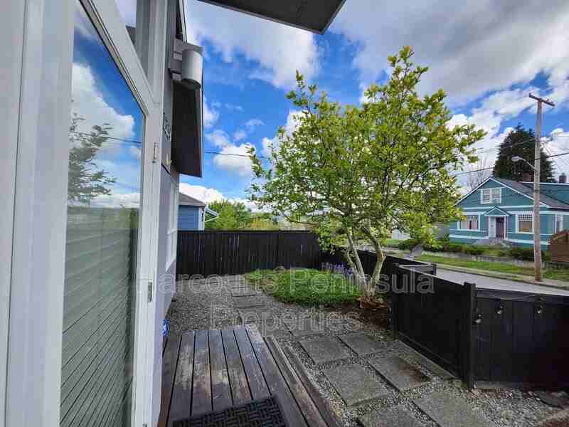 1224 5th St - Photo 4 of 27