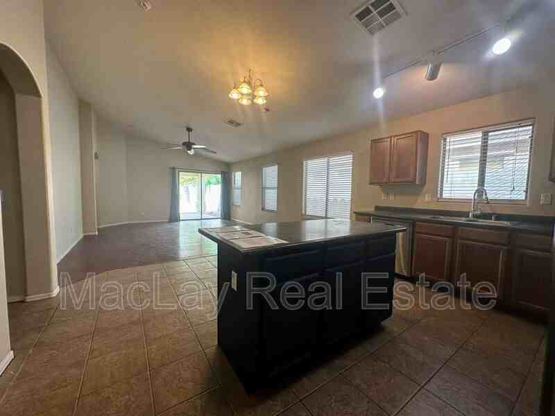 45560 W Tulip Ln - Photo 7 of 20