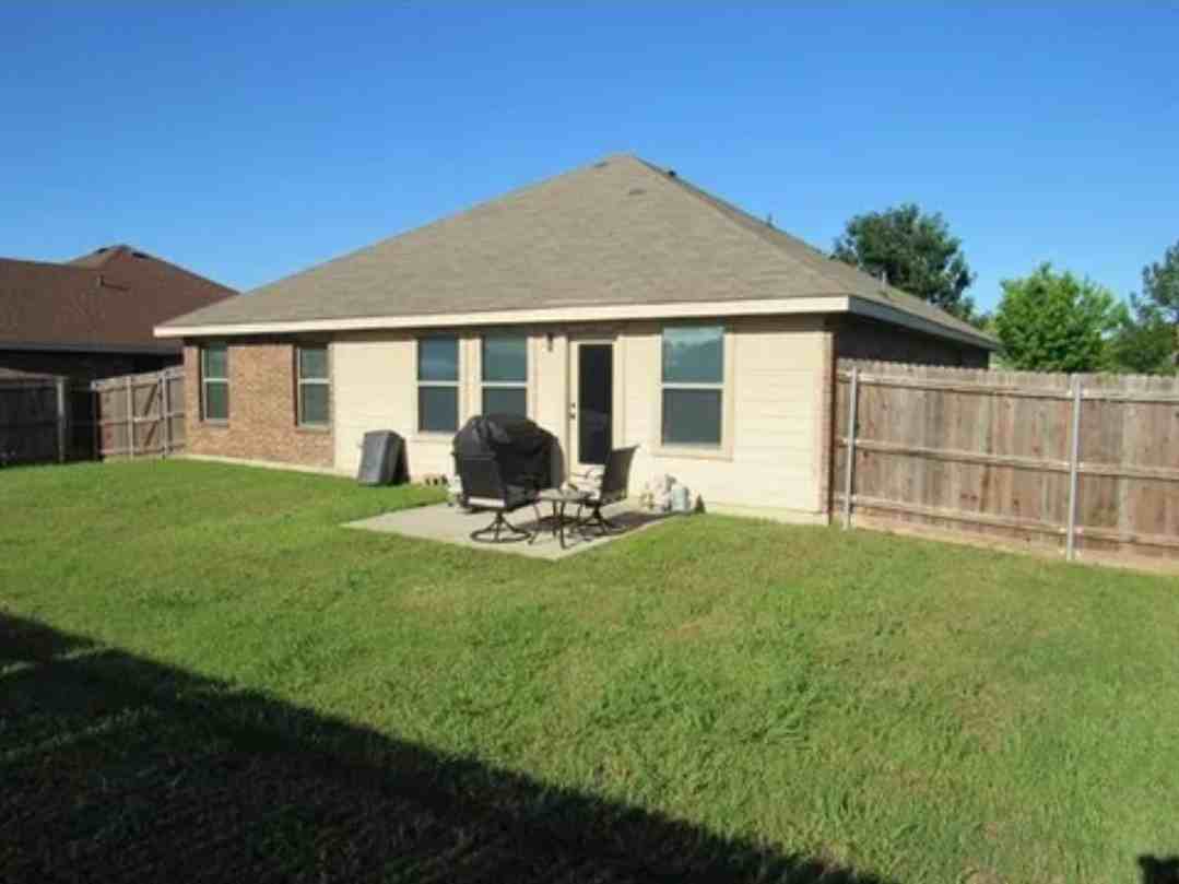 111 Dover Dr - Photo 2 of 15