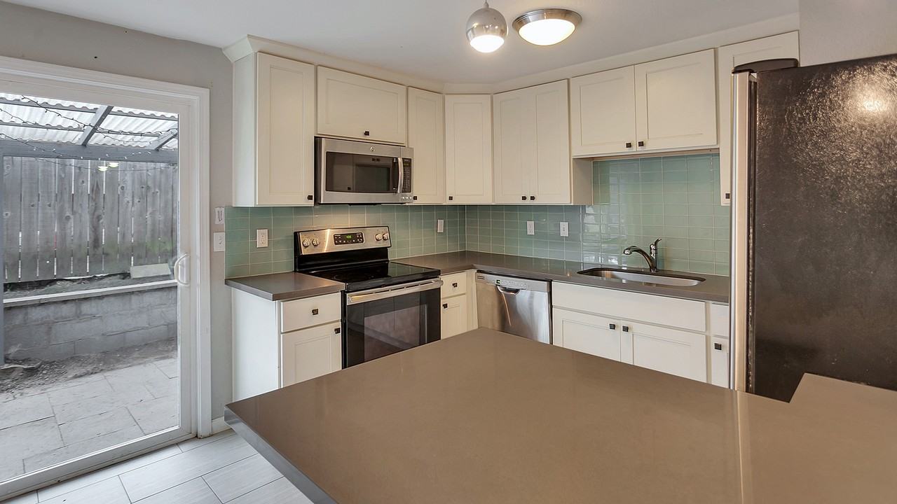 9005 N Peninsular Ave #1 - Photo 4 of 33