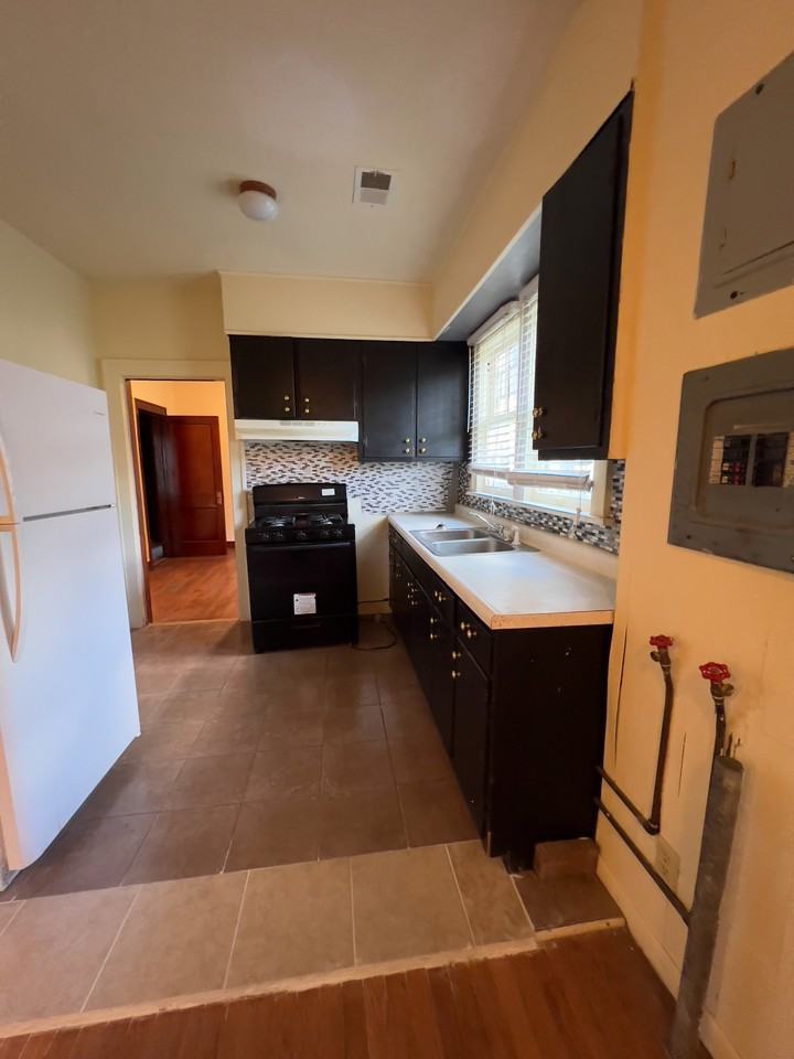 2637 Arlington Ave #1 - Photo 3 of 14