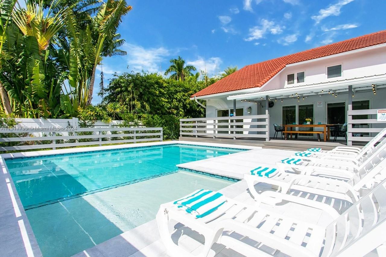 1022 Adams St - Photo 2 of 42