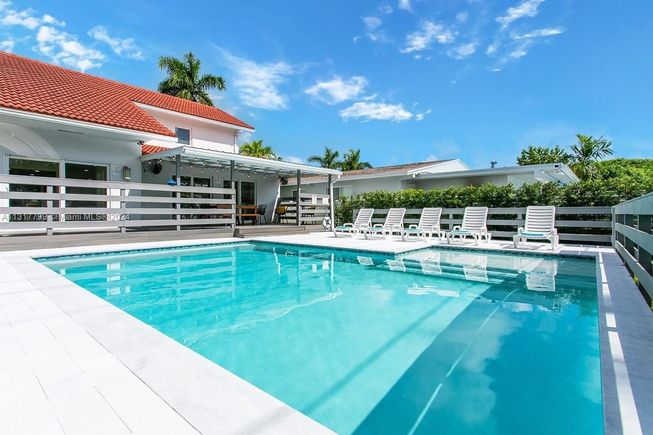 1022 Adams St - Photo 4 of 42