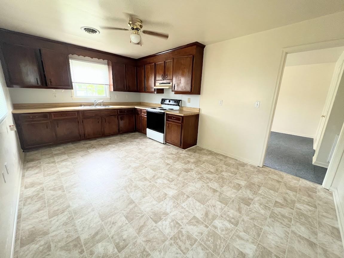 2408 Lee Street - Photo 2 of 9