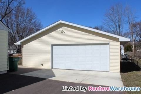 5856 Quebec Ave N - Photo 2 of 12