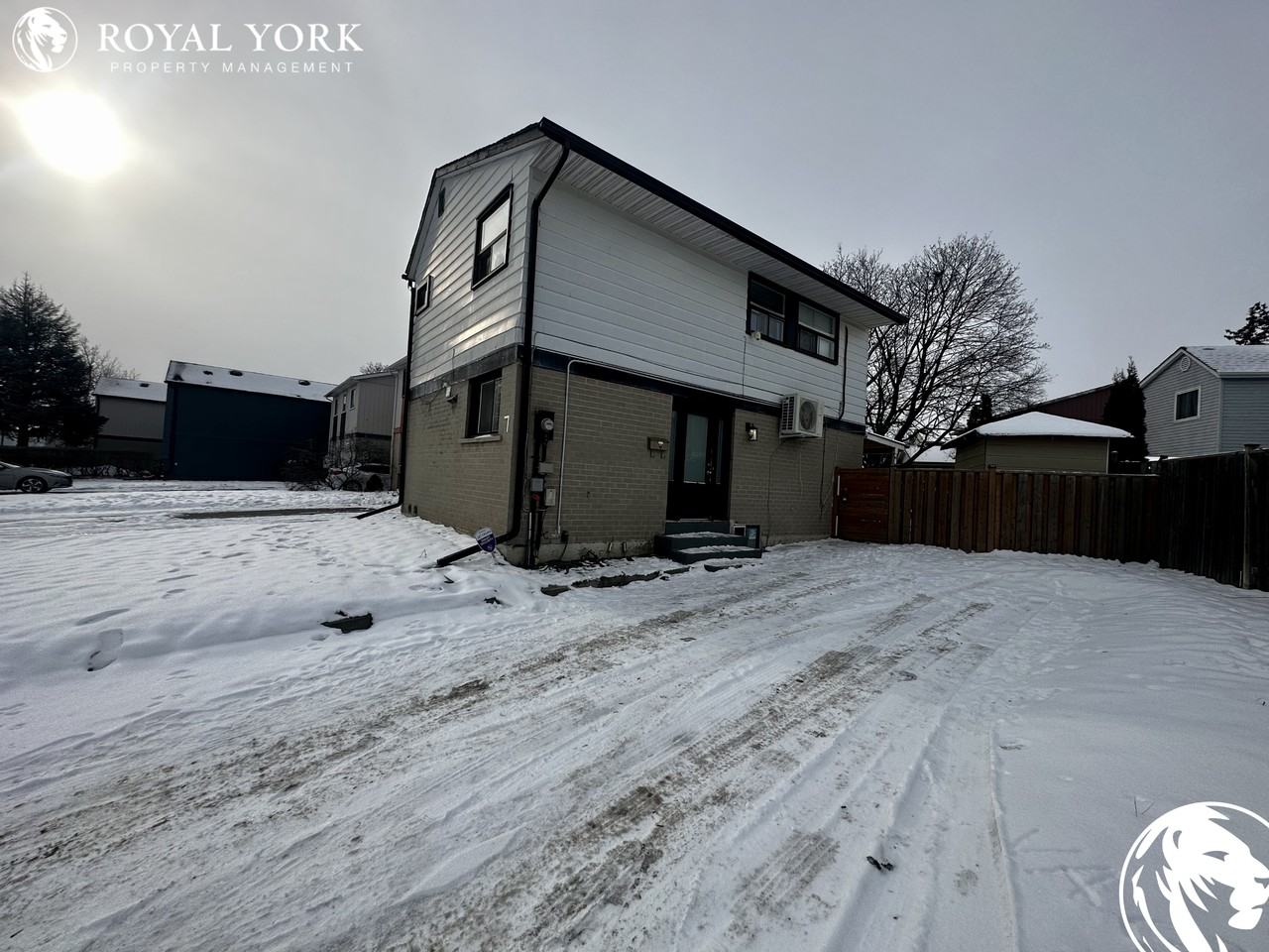 7 Grand Rapids Square, Brampton, Ontario L6S 2H9 - Photo 2 of 31