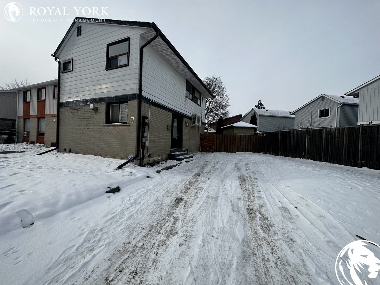 7 Grand Rapids Square, Brampton, Ontario L6S 2H9 - Photo 3 of 31