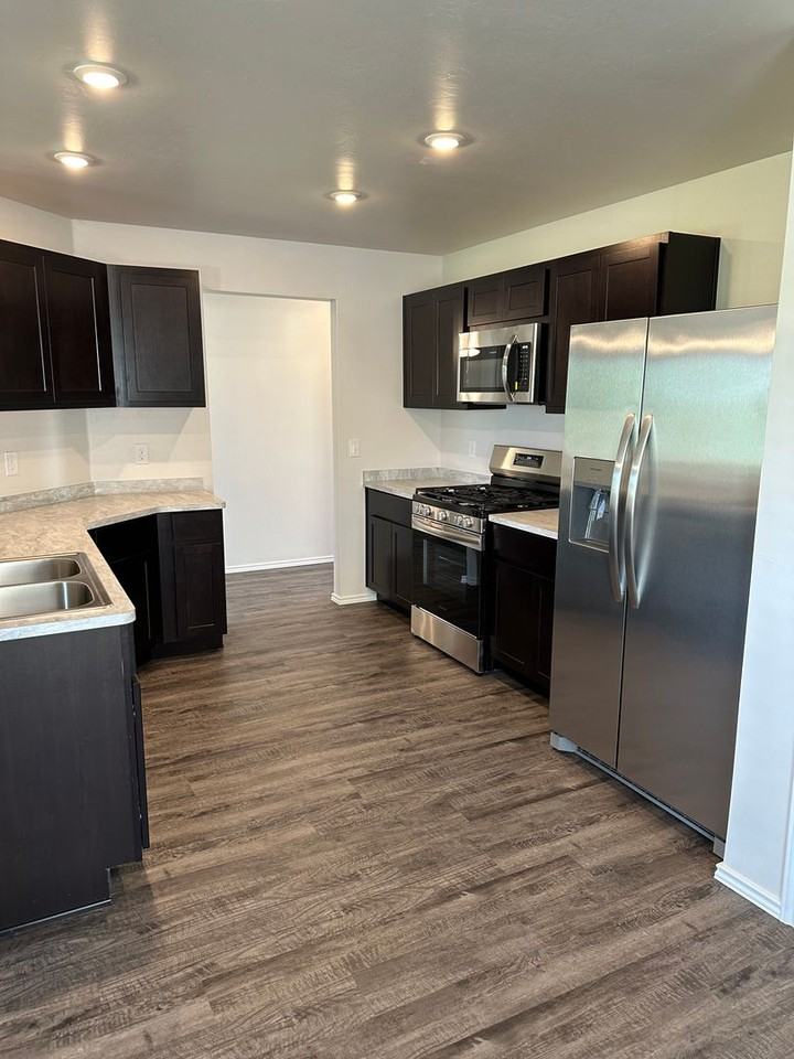 2116 Taylor St - Photo 6 of 24