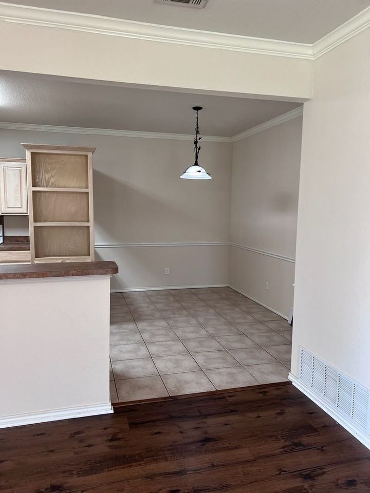 1509 Glenhaven - Photo 3 of 17