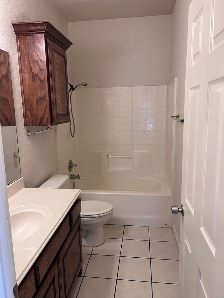 1504 Glenhaven - Photo 2 of 14