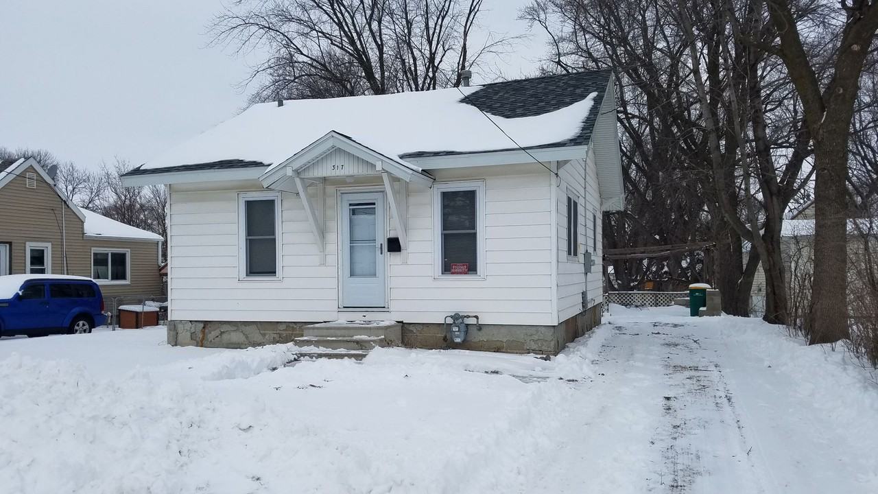 317 E 8th St - Photo 2 of 14