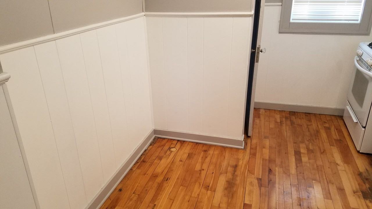 317 E 8th St - Photo 7 of 14