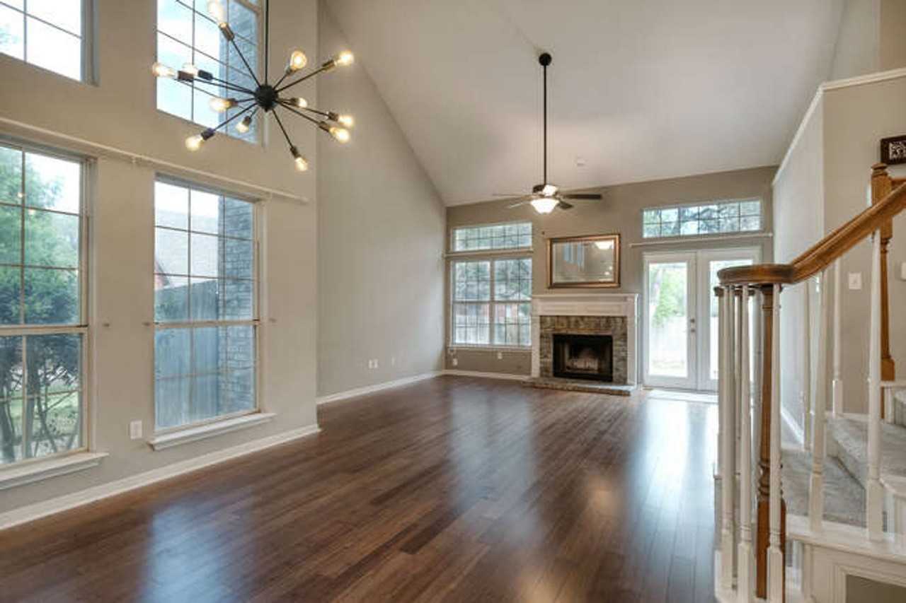 5917 Charles Schreiner Trl - Photo 2 of 14