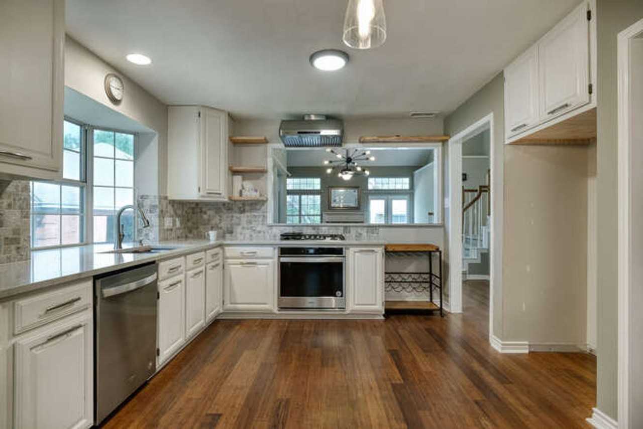 5917 Charles Schreiner Trl - Photo 3 of 14