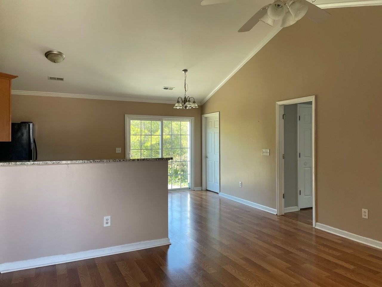 672 West Perry Road - Photo 2 of 10