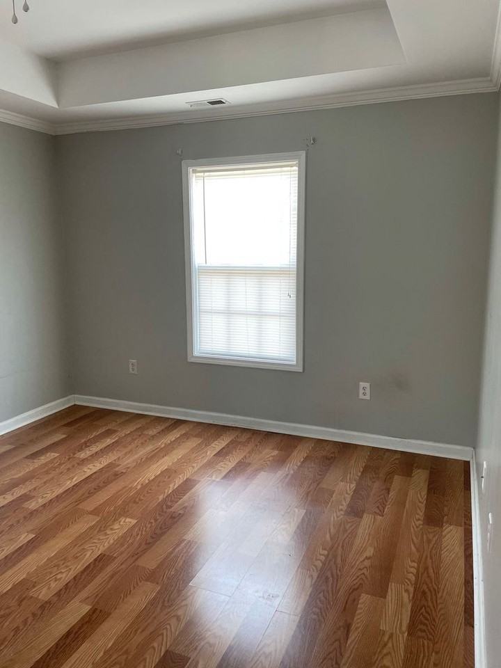 672 West Perry Road - Photo 5 of 10