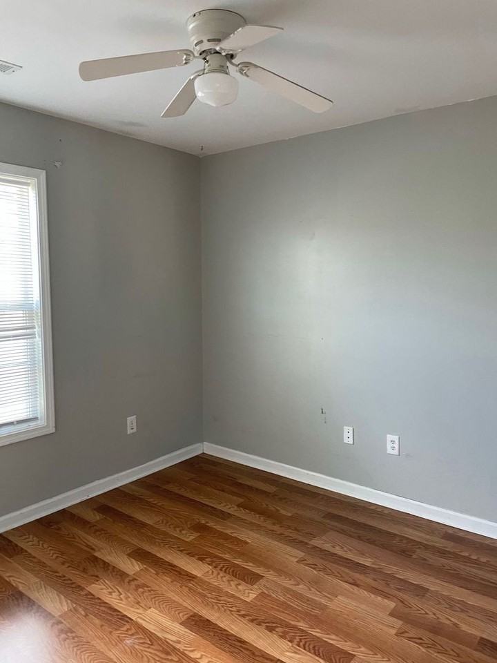 672 West Perry Road - Photo 7 of 10