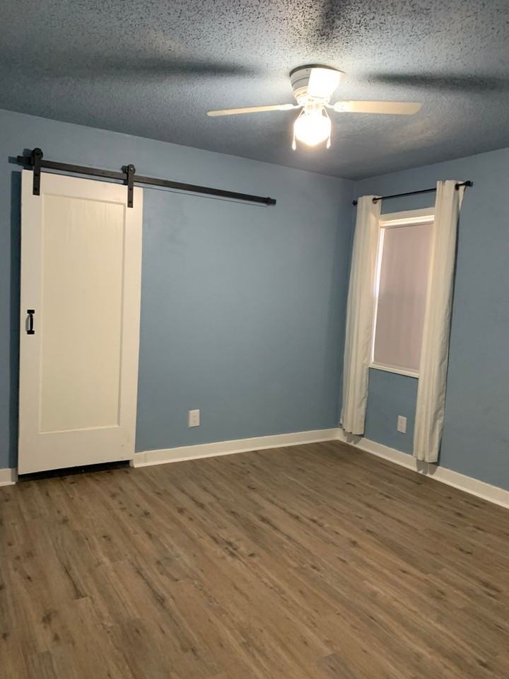 1041 E Locust St - Photo 3 of 7