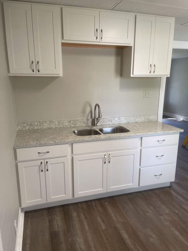 7127 Maplewood Ave - Photo 2 of 6