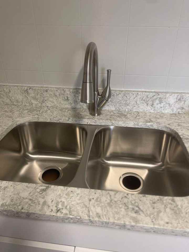 7127 Maplewood Ave - Photo 3 of 6