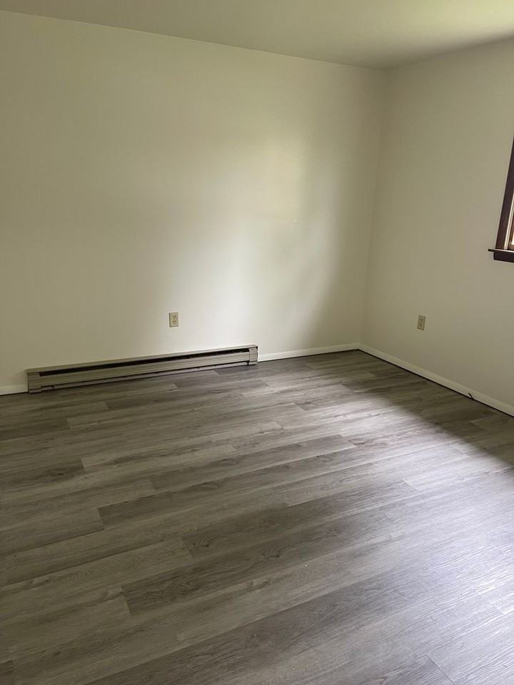 195 Walker Ln - Photo 2 of 12