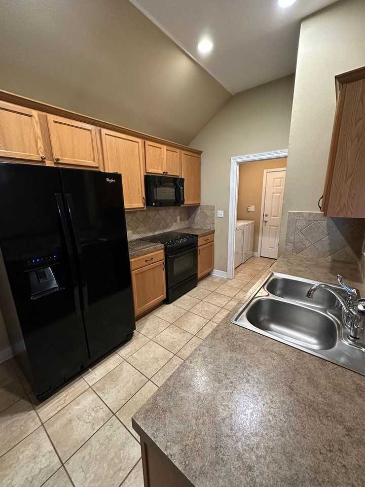 598 Whitefield Ln - Photo 3 of 10