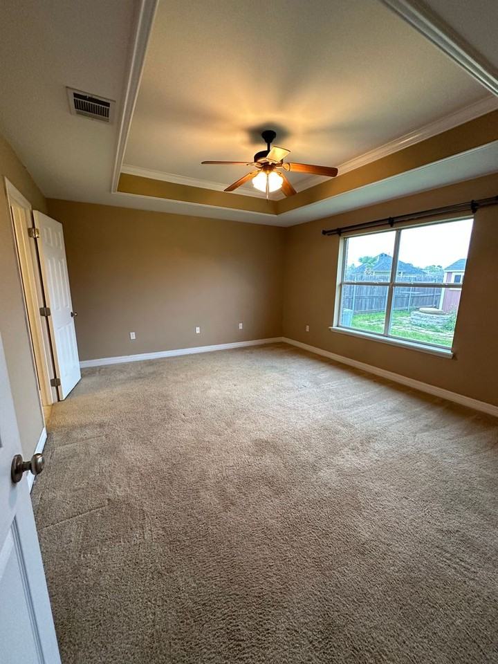 598 Whitefield Ln - Photo 4 of 10
