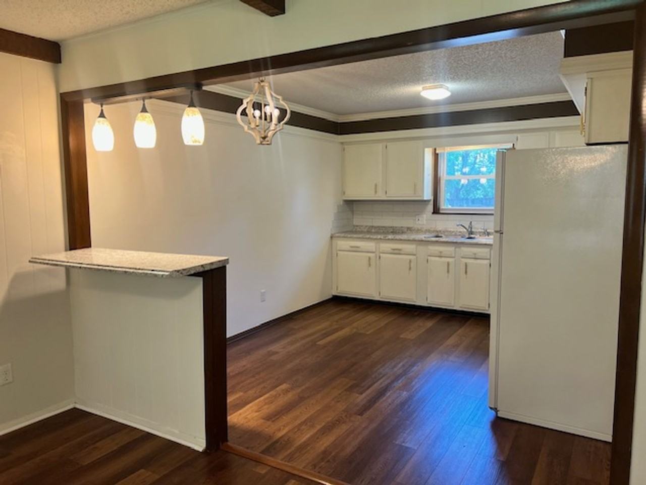219 E Berkeley St - Photo 2 of 11