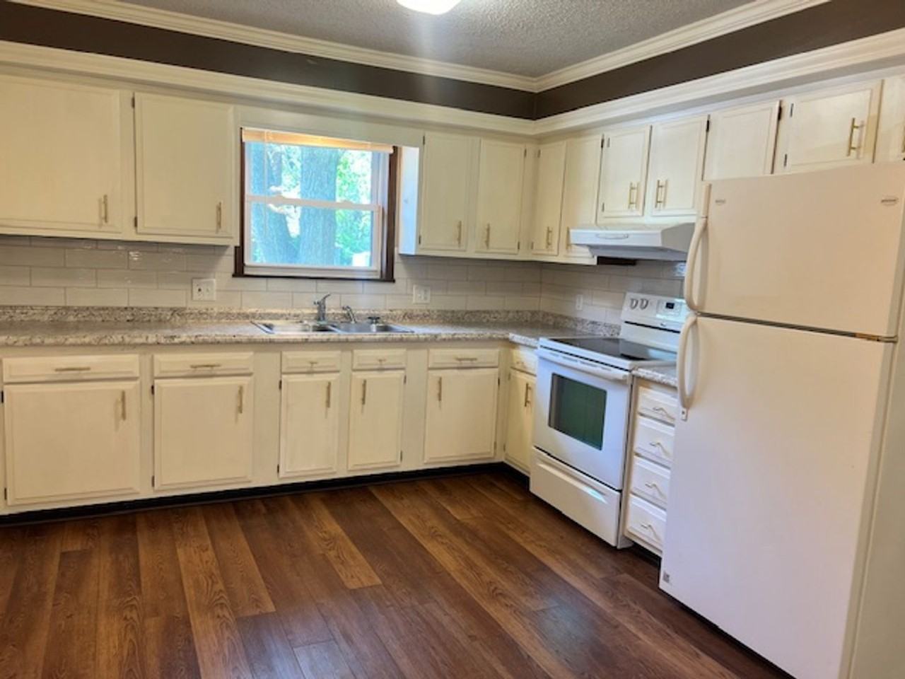 219 E Berkeley St - Photo 3 of 11
